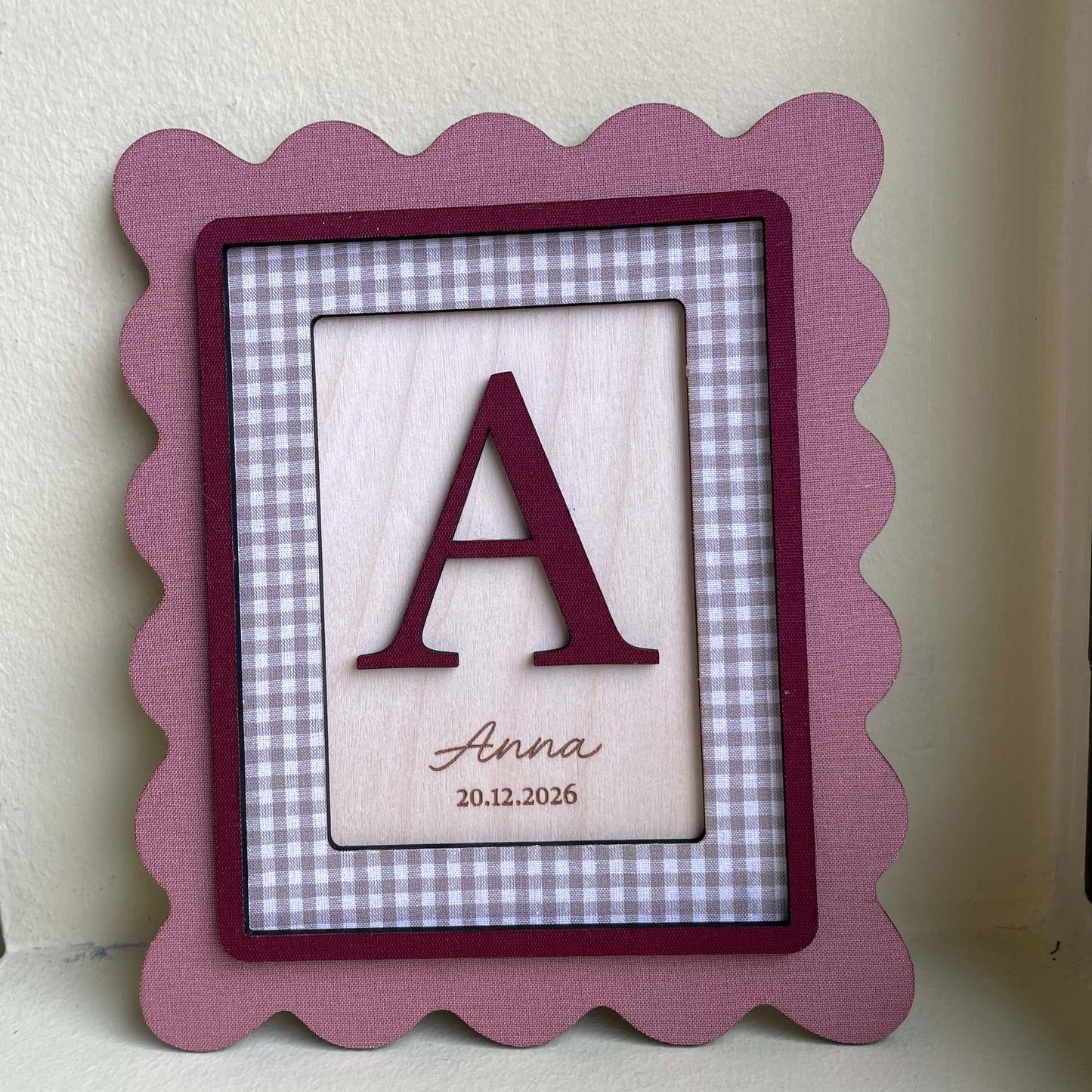 Personaliseret vægtavle med initial - rosa